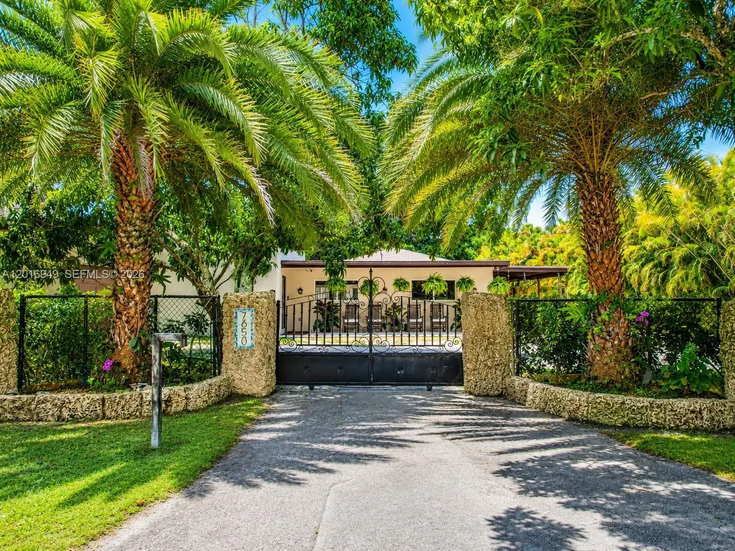 6 bedroom 6 bath for sale at 7650 SW 128th St, Pinecrest FL 33156