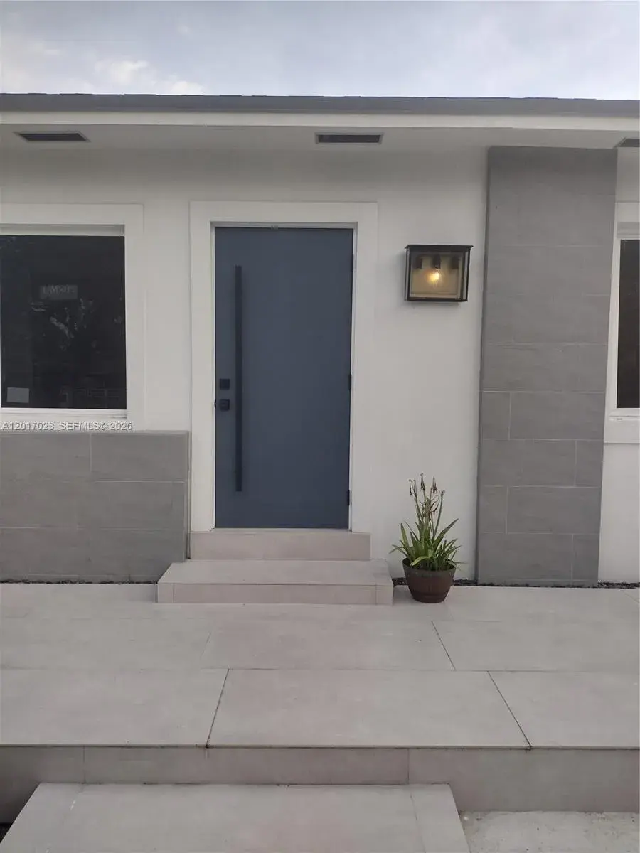 300 S Biscayne River Dr, Miami FL 33169