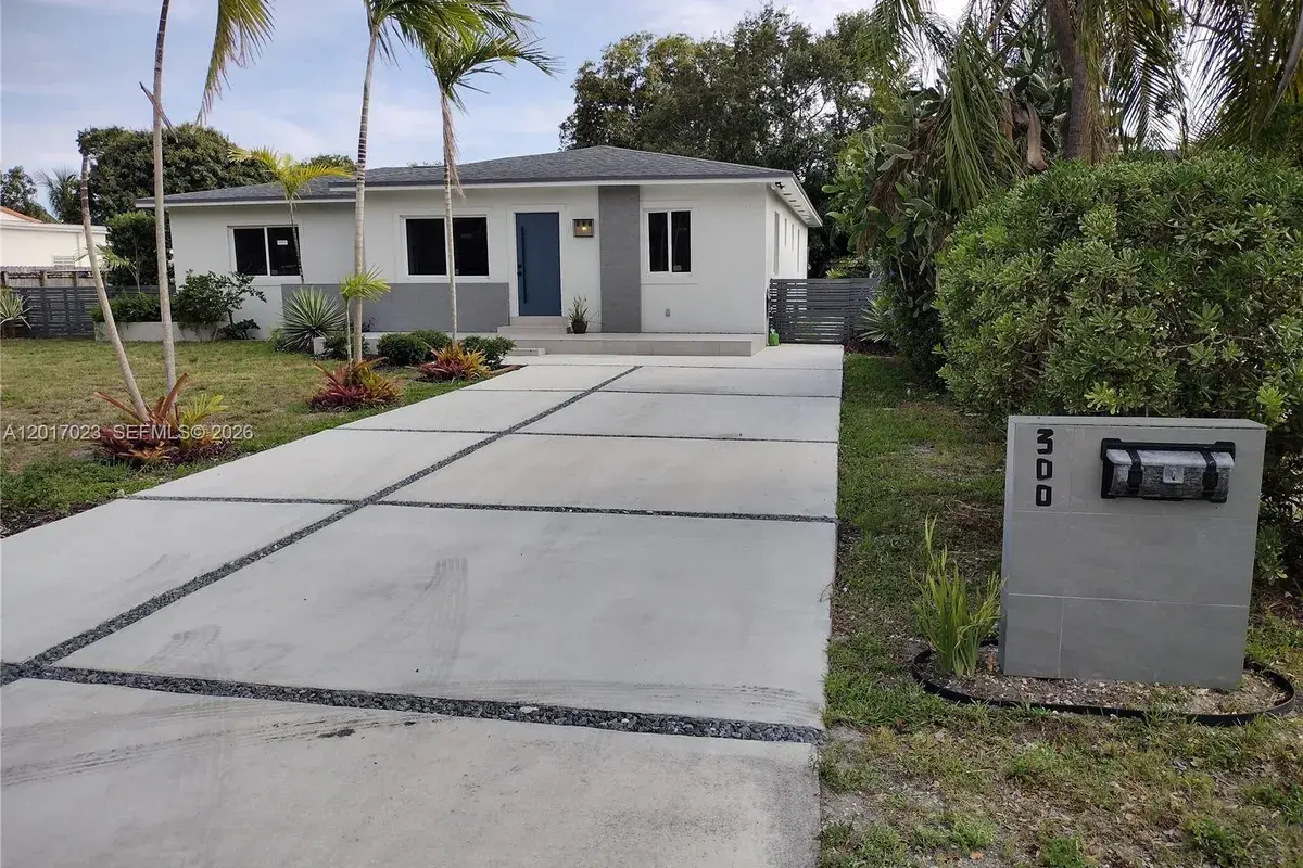 300 S Biscayne River Dr, Miami FL 33169