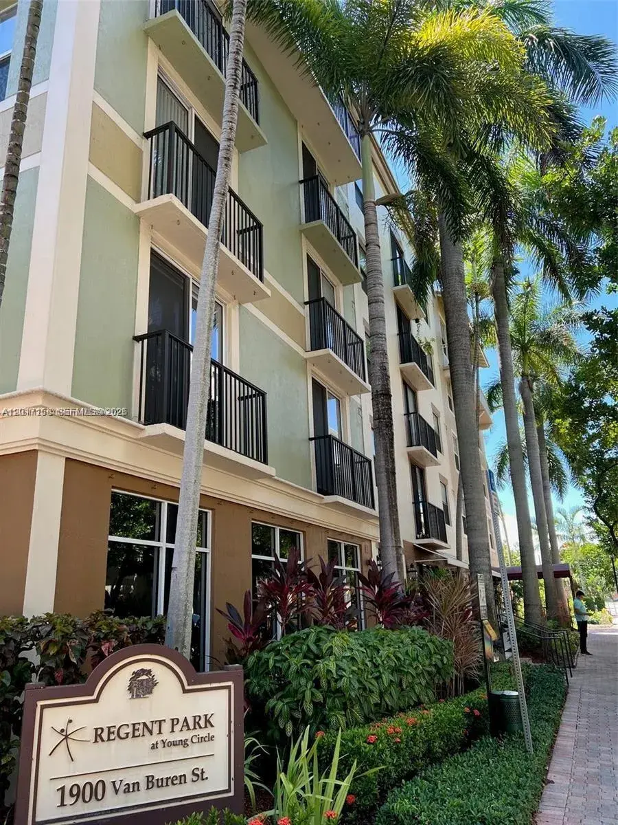 1 bedroom 1 bath Residential Lease for rent at 1900 Van Buren St # 111B, Hollywood FL 33020