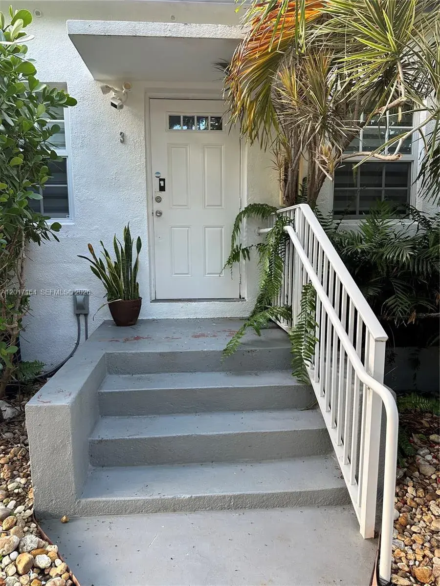 8401 Crespi Blvd # 3, Miami Beach FL 33141