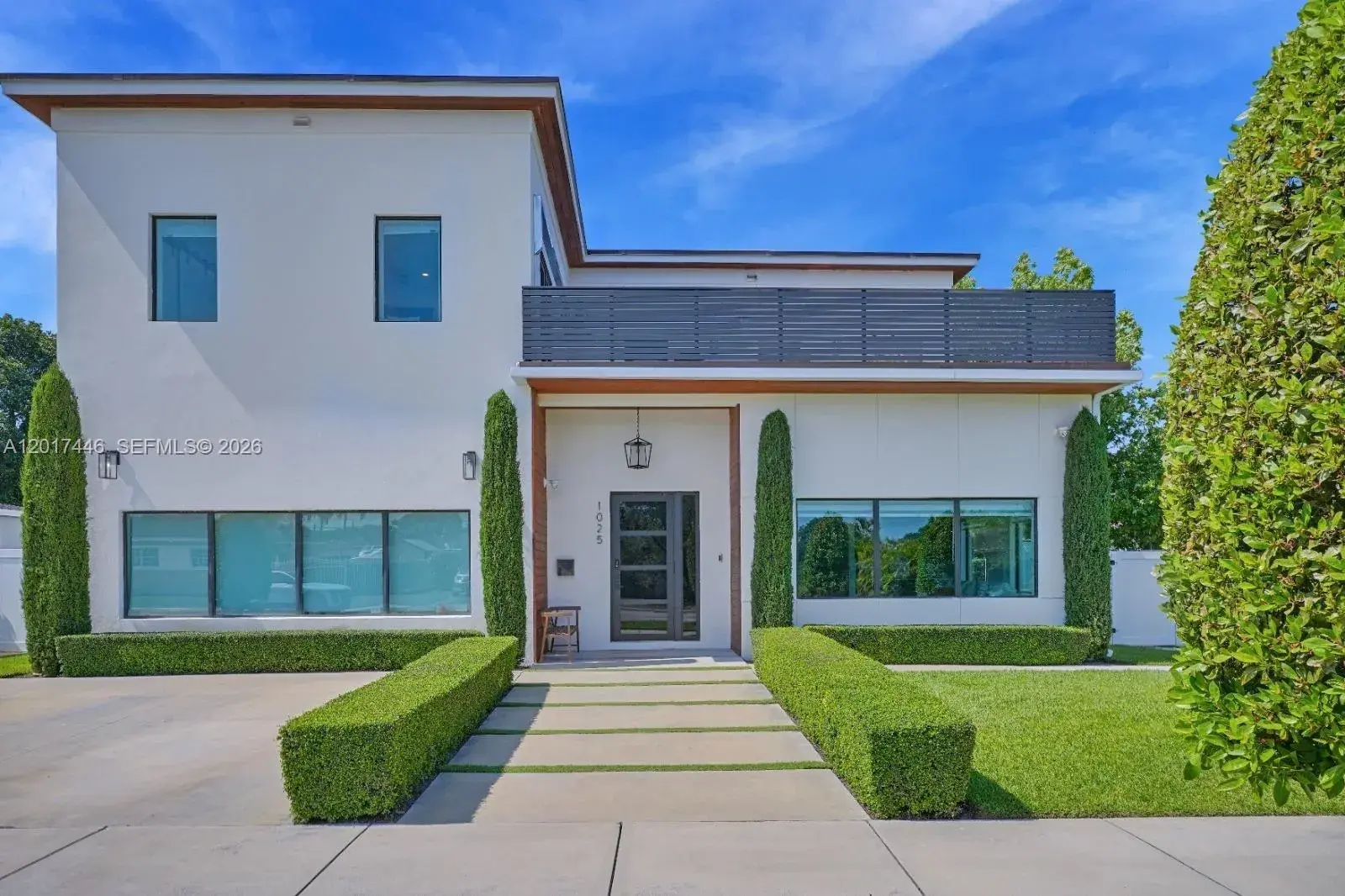 6 bedroom 5 bath for sale at 1025 NE 170th Ter, Miami FL 33162