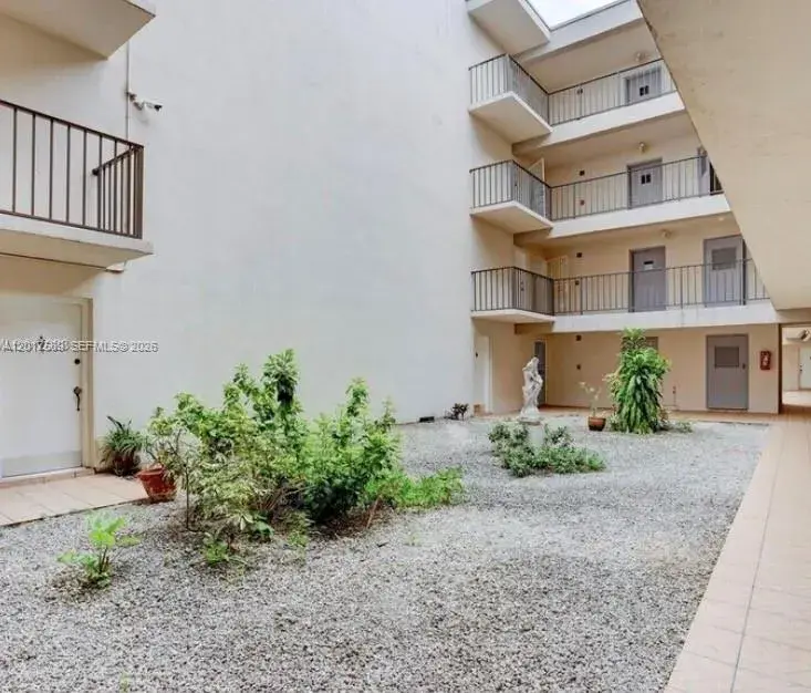 1 bedroom 1 bath Residential for sale at 5501 NW 7th St # E412, Miami FL 33126