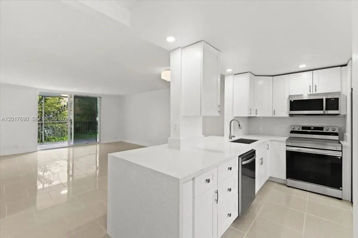 2 bedroom 2 bath Residential for sale at 319 NE 14TH AVE # 201, Hallandale Beach FL 33009