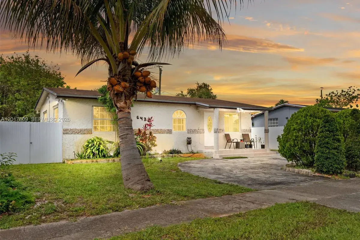 6432 Perry St, Hollywood FL 33024