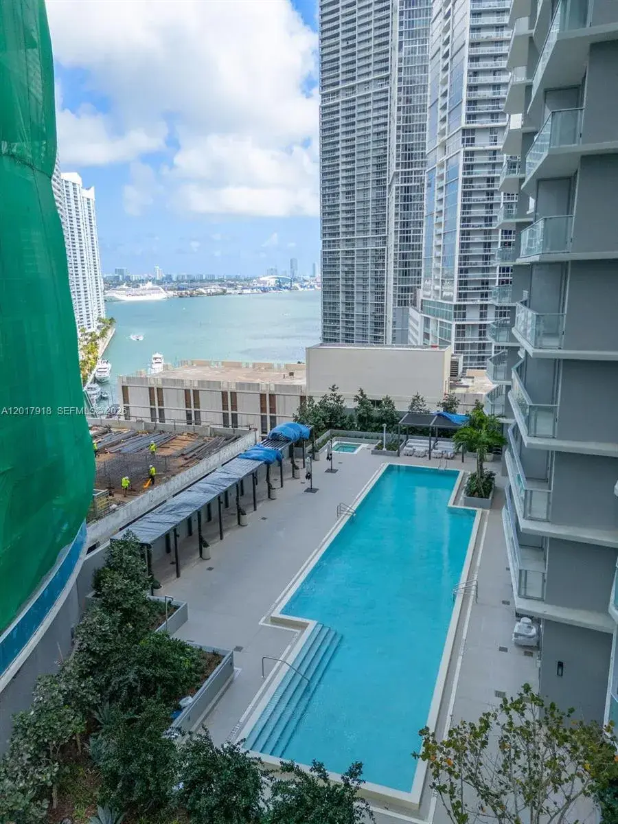 77 SE 5 # 1601, Miami FL 33131