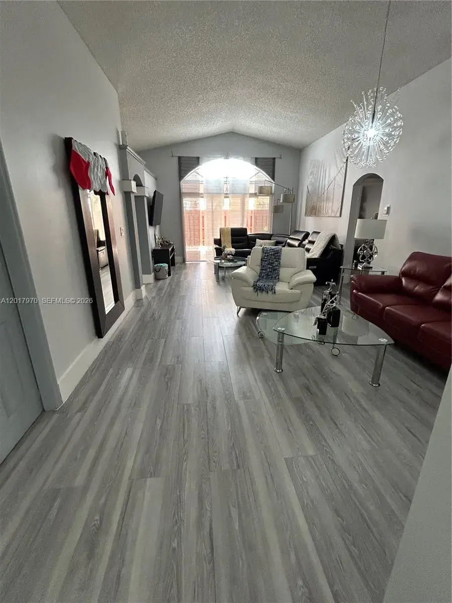 15823 SW 82nd St, Miami FL 33193
