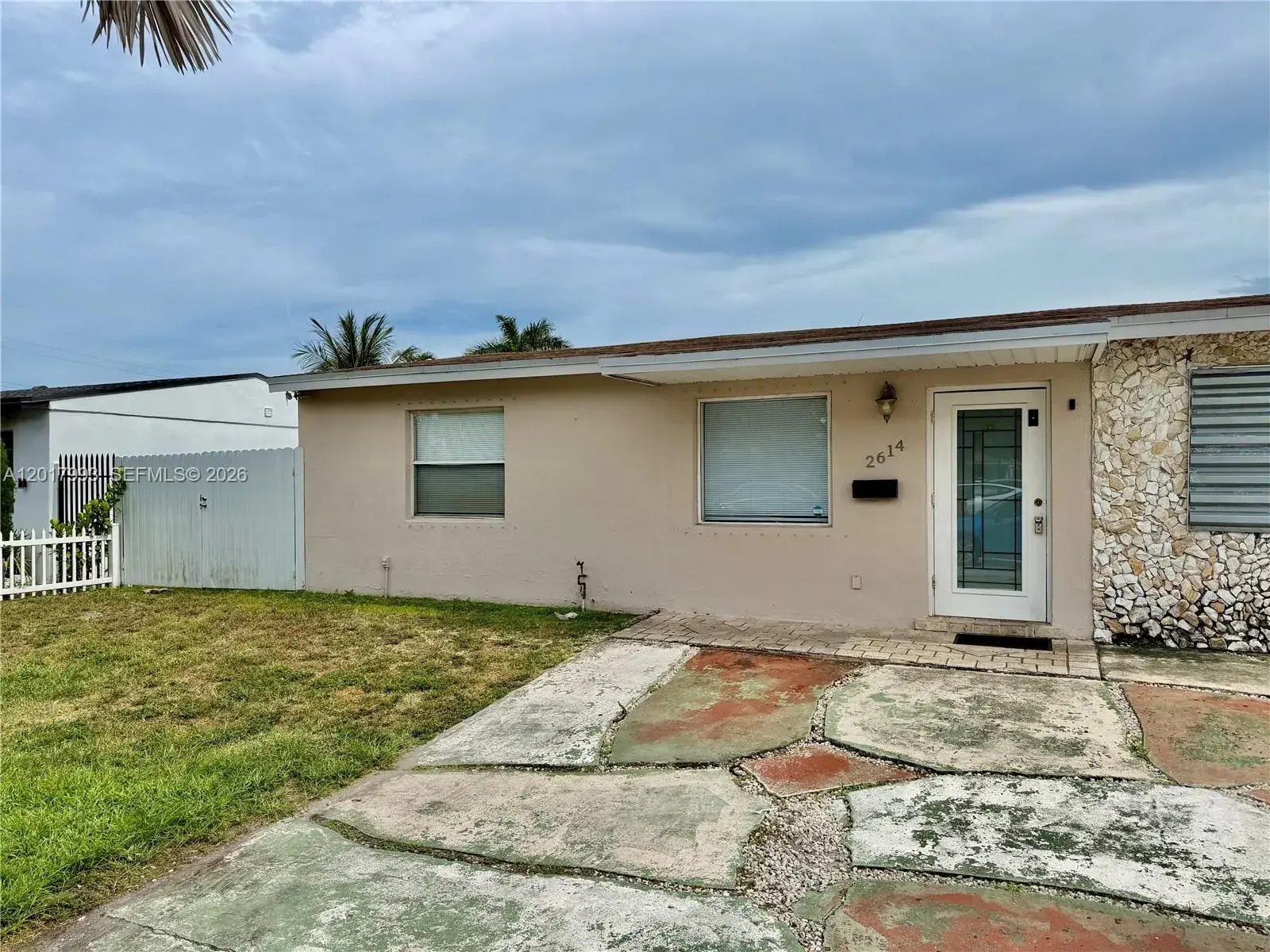 2 bedroom 1 bath Residential Lease for rent at 2614 Sheridan St # 1, Hollywood FL 33020
