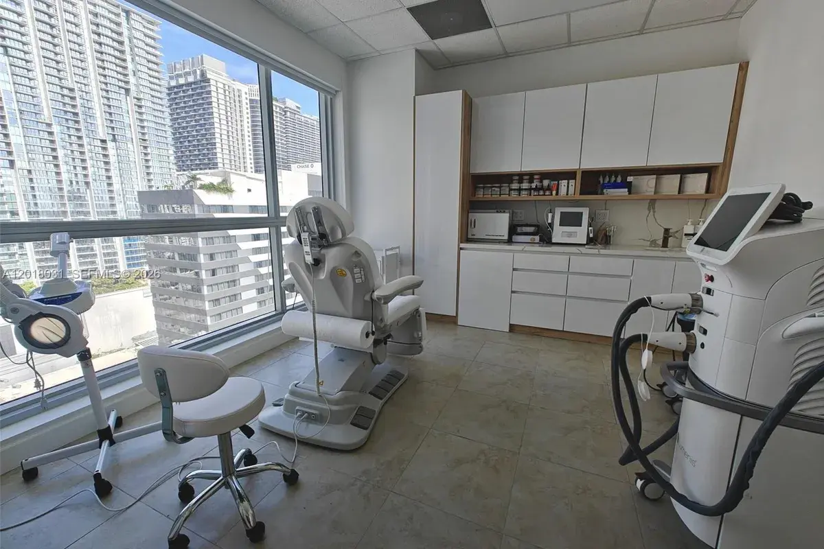 175 SW 7th St # 2006, Miami FL 33130
