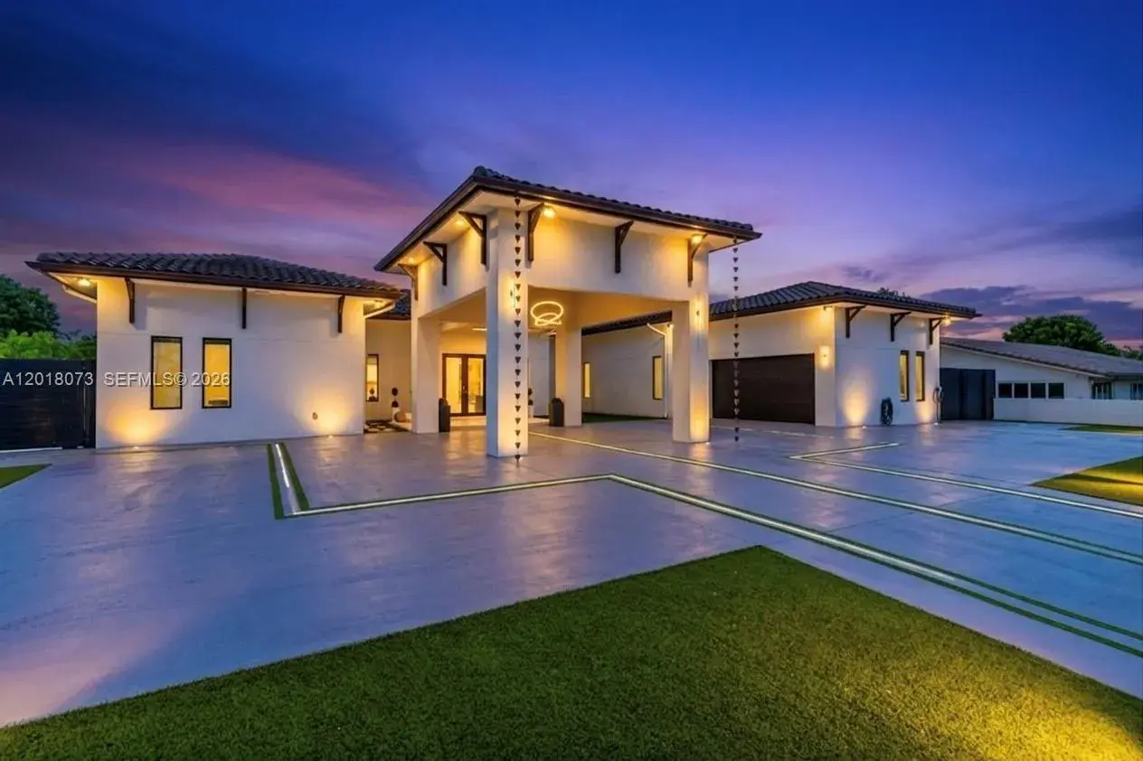 5 bedroom 6 bath for sale at 320 SW 125th Ave, Miami FL 33184
