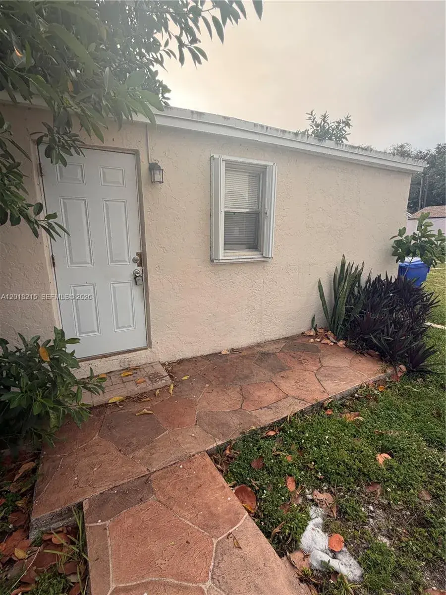1 bedroom 1 bath Residential Lease for rent at 410 N 58th Ave # 408, Hollywood FL 33021