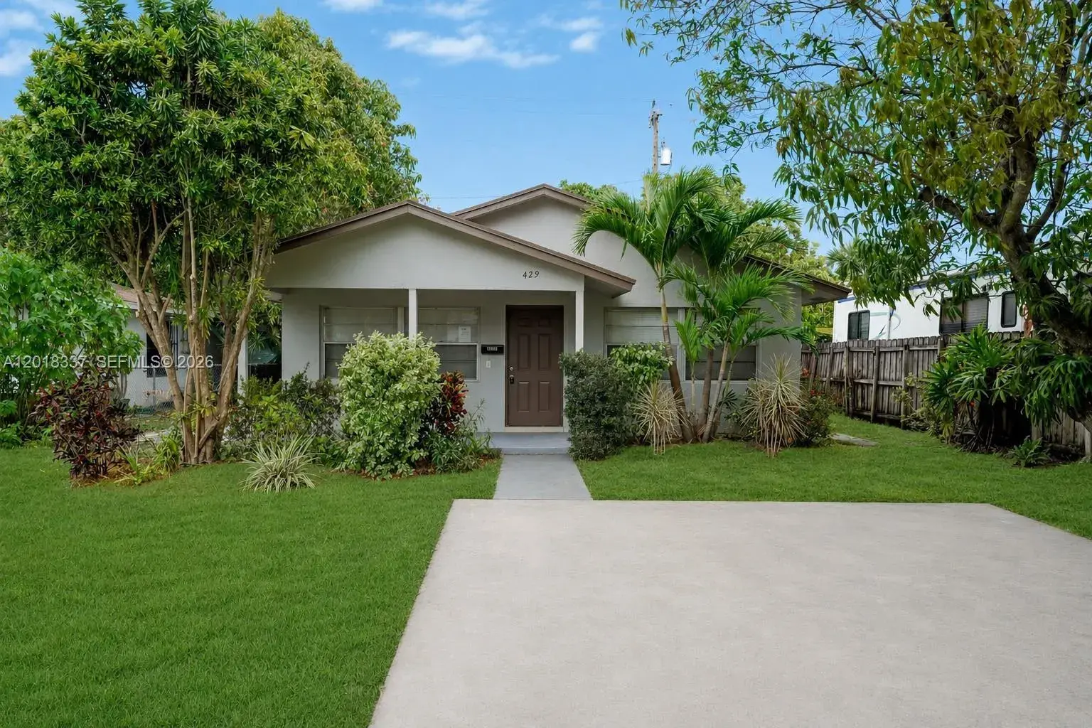 3 bedroom 2 bath Residential for sale at 429 Avenida Hermosa, West Palm Beach FL 33405