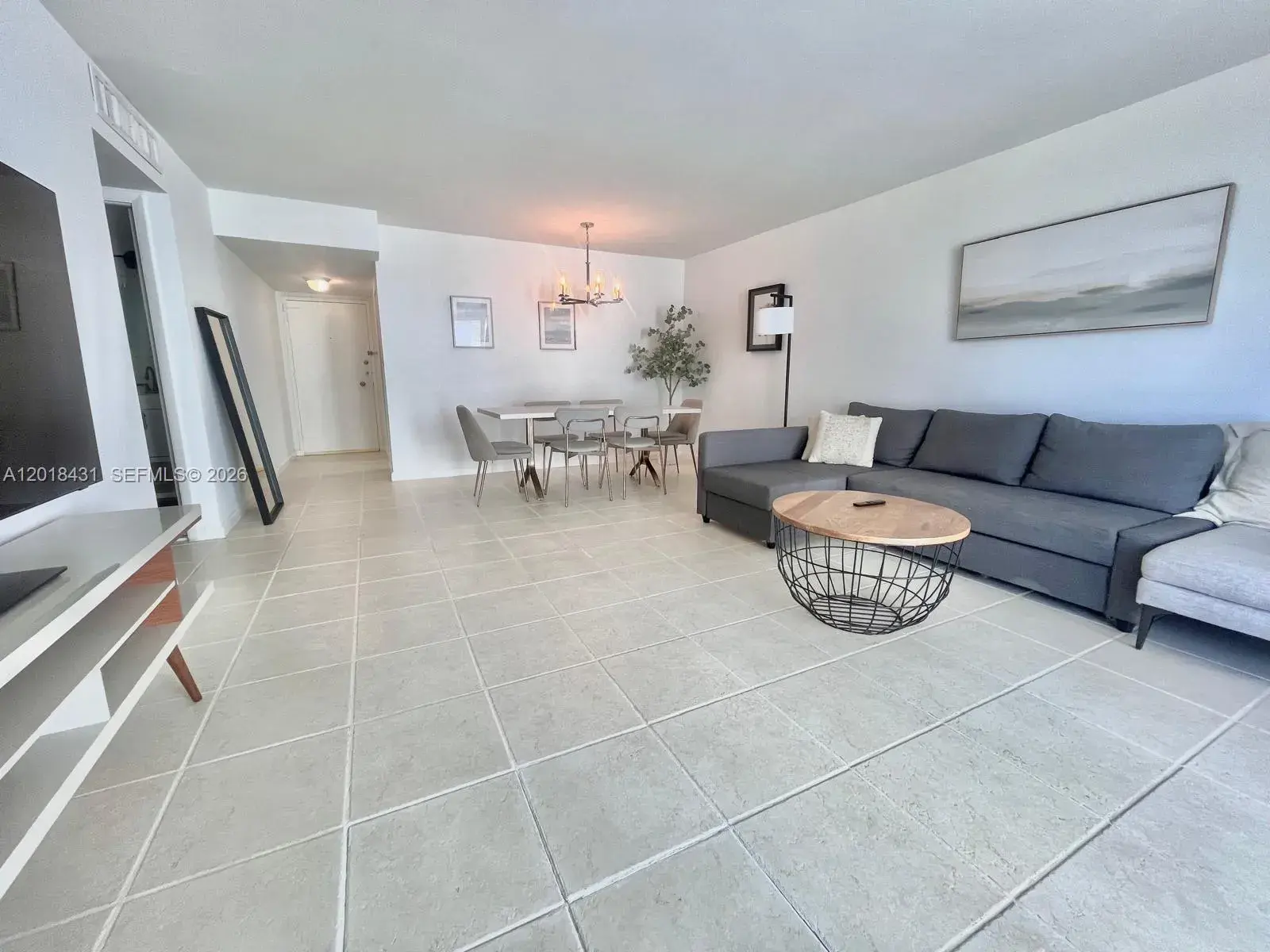 1 bedroom 1 bath Residential Lease for rent at 5838 Collins Ave # 2D, Miami Beach FL 33140