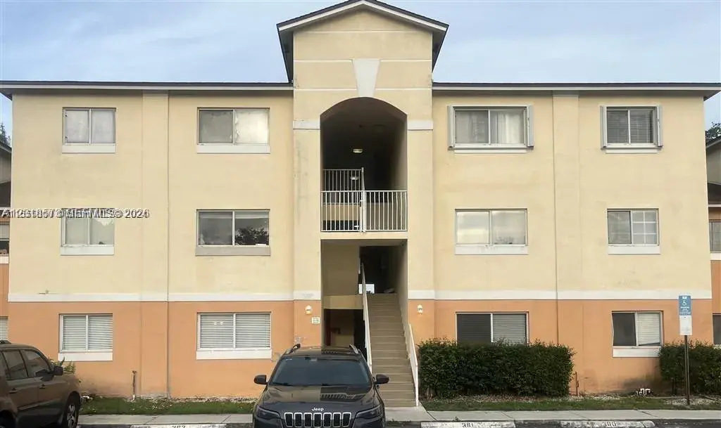 2 bedroom 1 bath Residential Lease for rent at 3700 N 56th Ave # 1012, Hollywood FL 33021