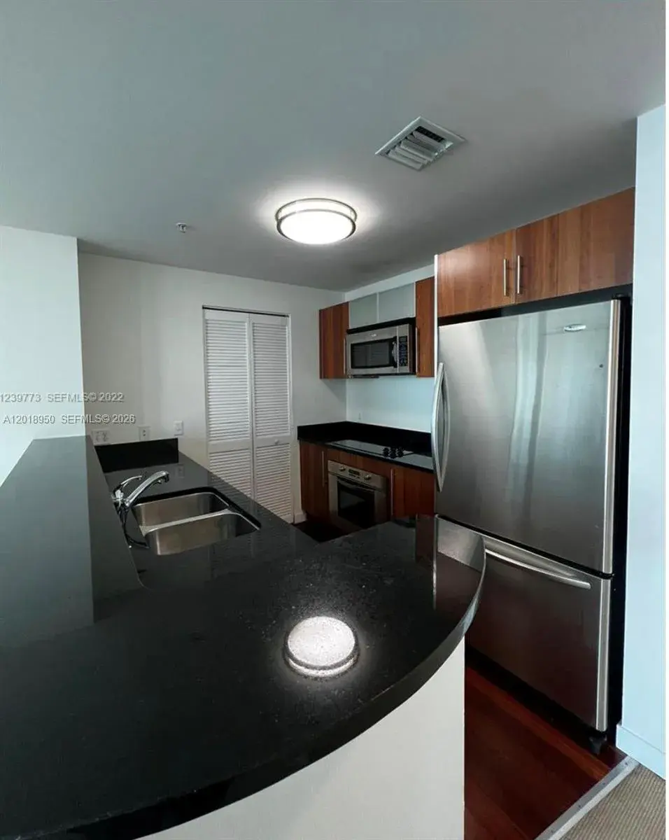 300 S Biscayne Blvd # 1606, Miami FL 33131