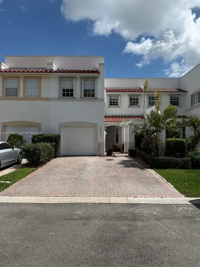 3 bedroom 2 bath Residential for sale at 10973 NW 62nd Ter, Doral FL 33178