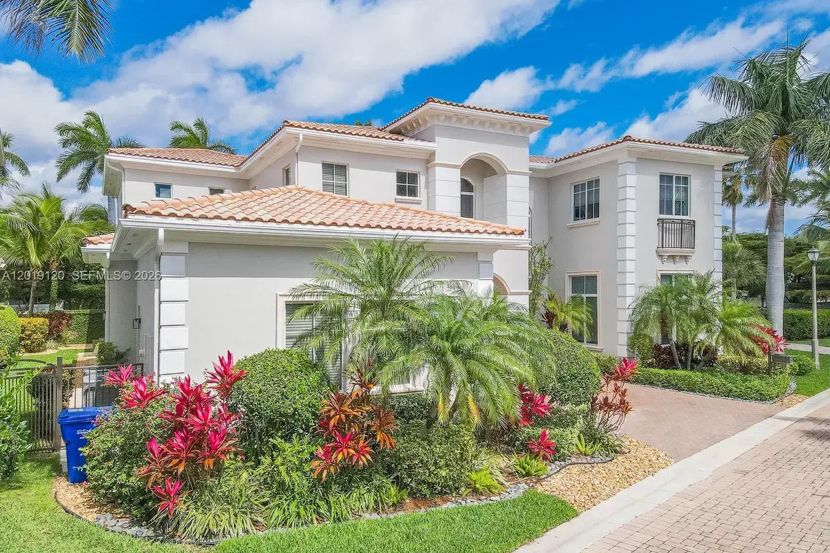1480 Windjammer Way, Hollywood FL 33019