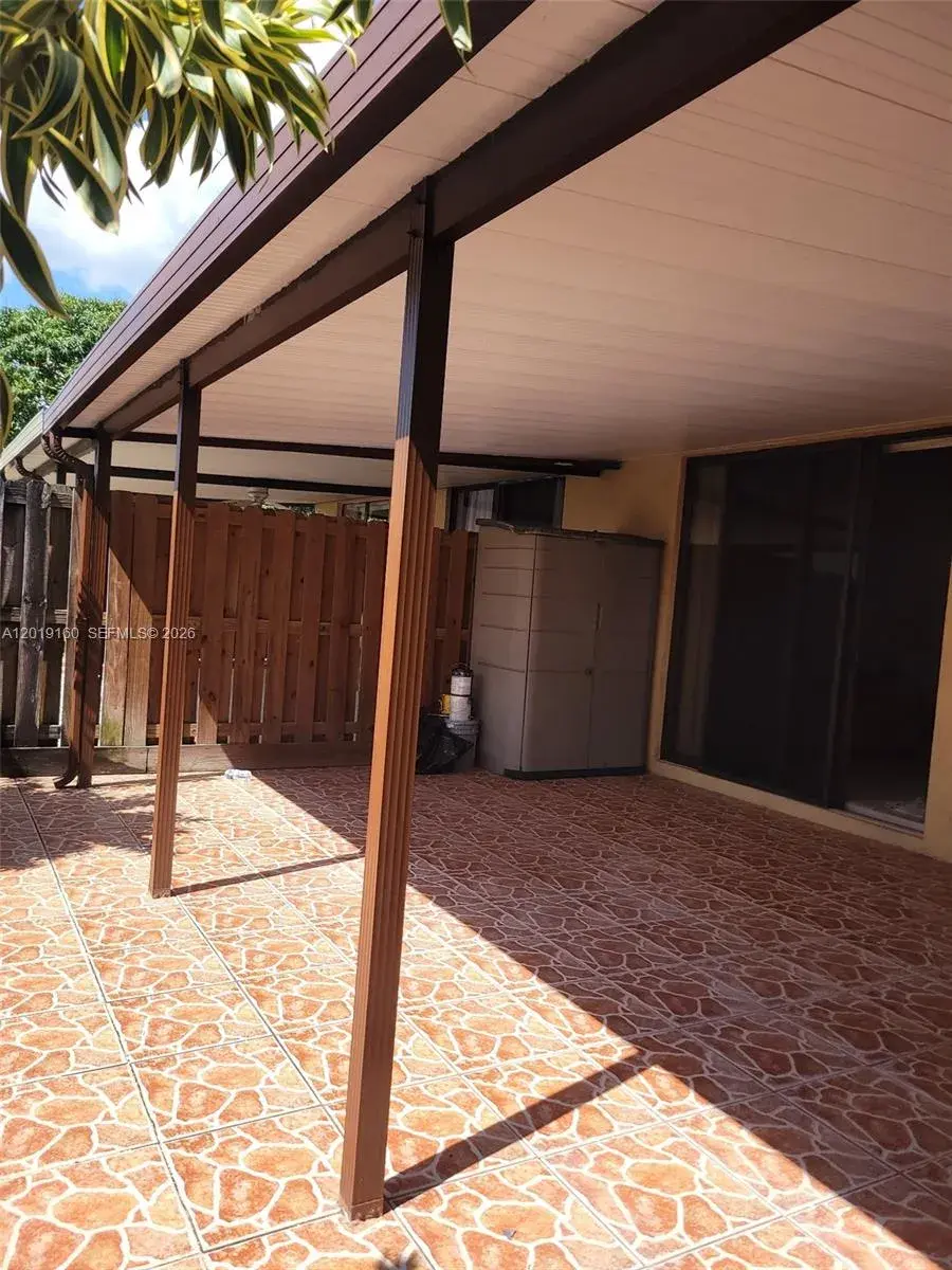 6725 NW 188th Ter, Hialeah FL 33015