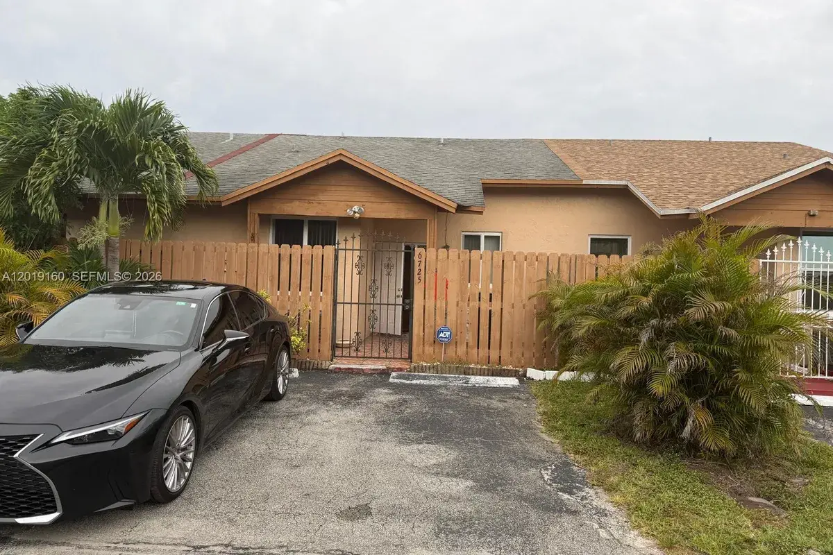 6725 NW 188th Ter, Hialeah FL 33015