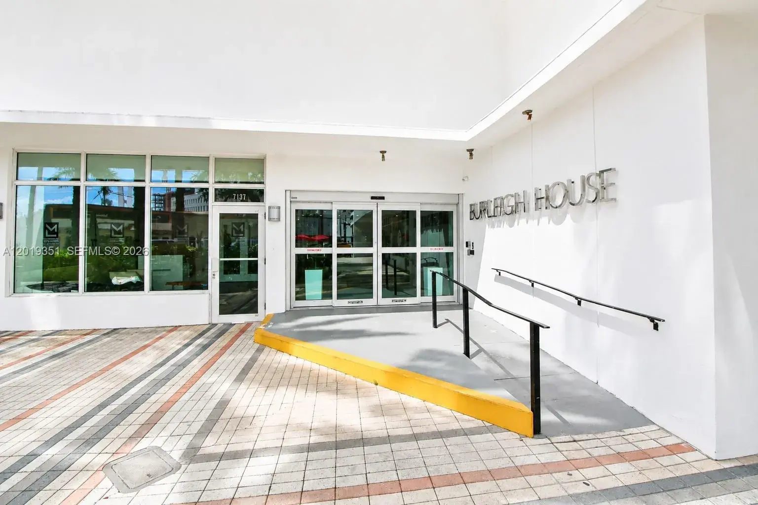 7135 Collins Ave # 912, Miami Beach FL 33141