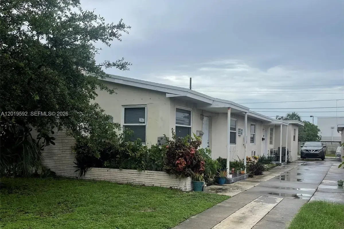 1711 Thomas St, Hollywood FL 33020