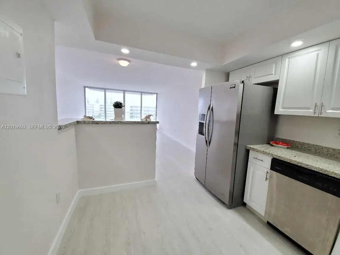 1 bedroom 1 bath Residential Lease for rent at 18011 Biscayne Blvd # 503, Aventura FL 33160