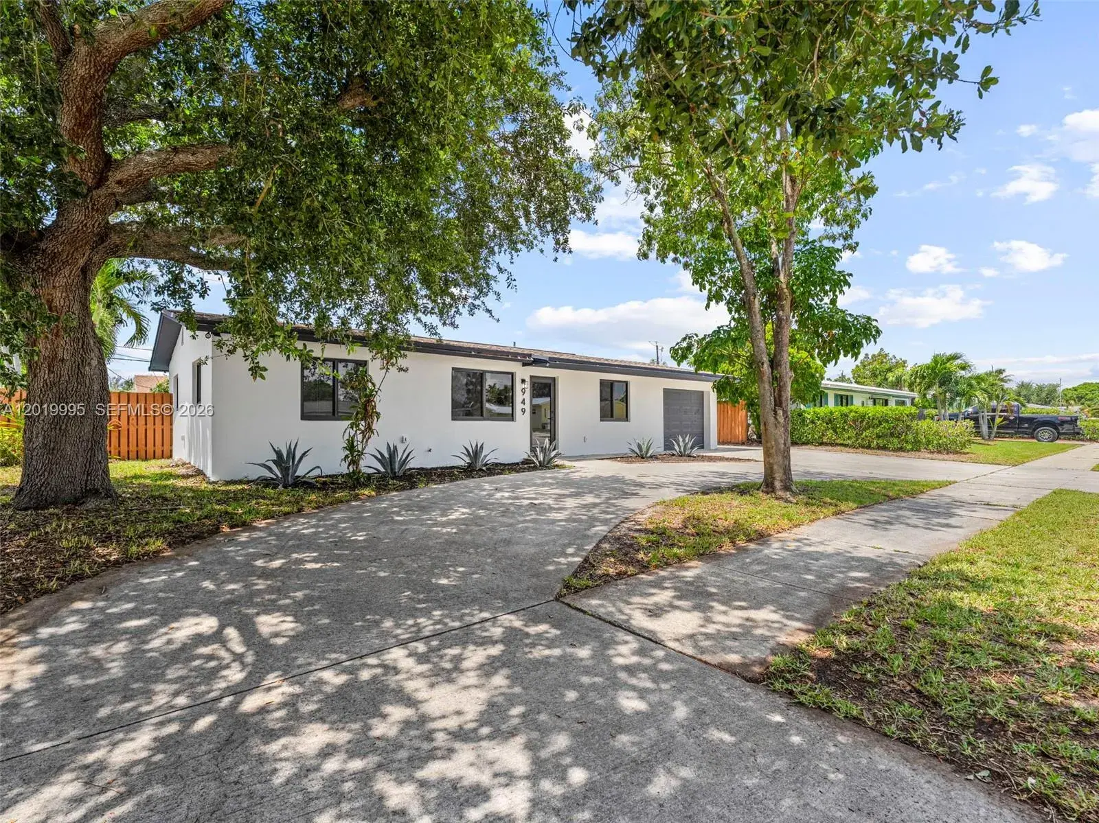 949 Lighthouse Dr, North Palm Beach FL 33408