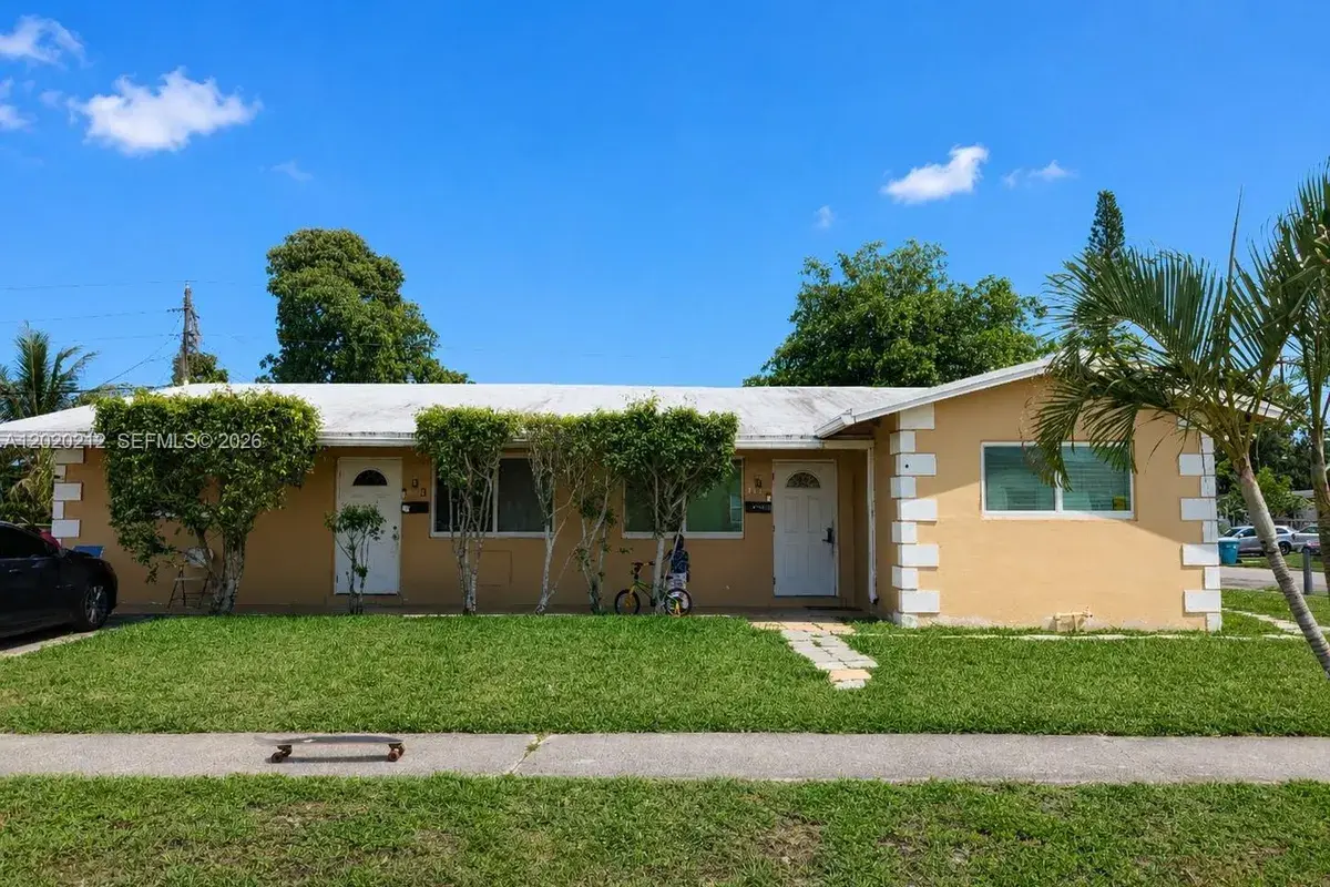 1621 NW 52nd Ave, Lauderhill FL 33313