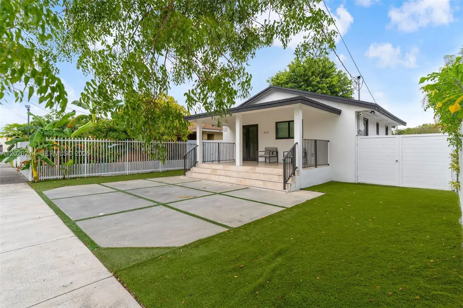 2171 NW 49th St, Miami FL 33142