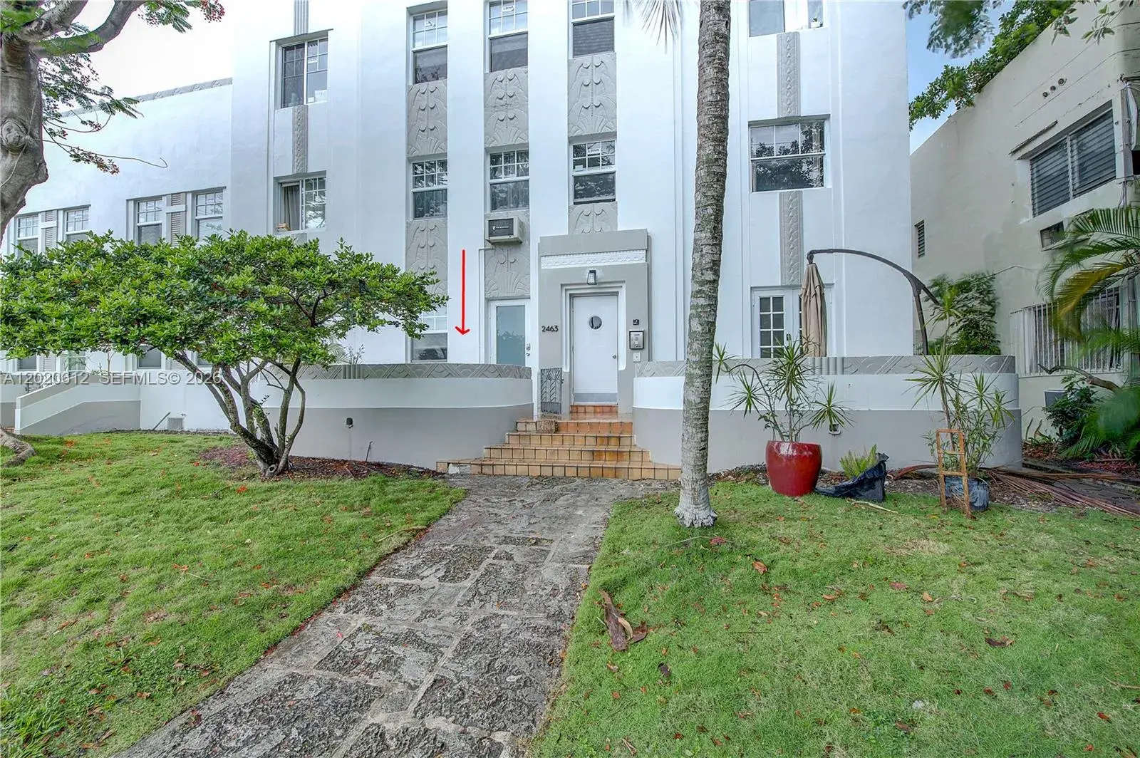 1 bedroom 1 bath Residential Lease for rent at 2463 Pine Tree Dr # 3, Miami Beach FL 33140