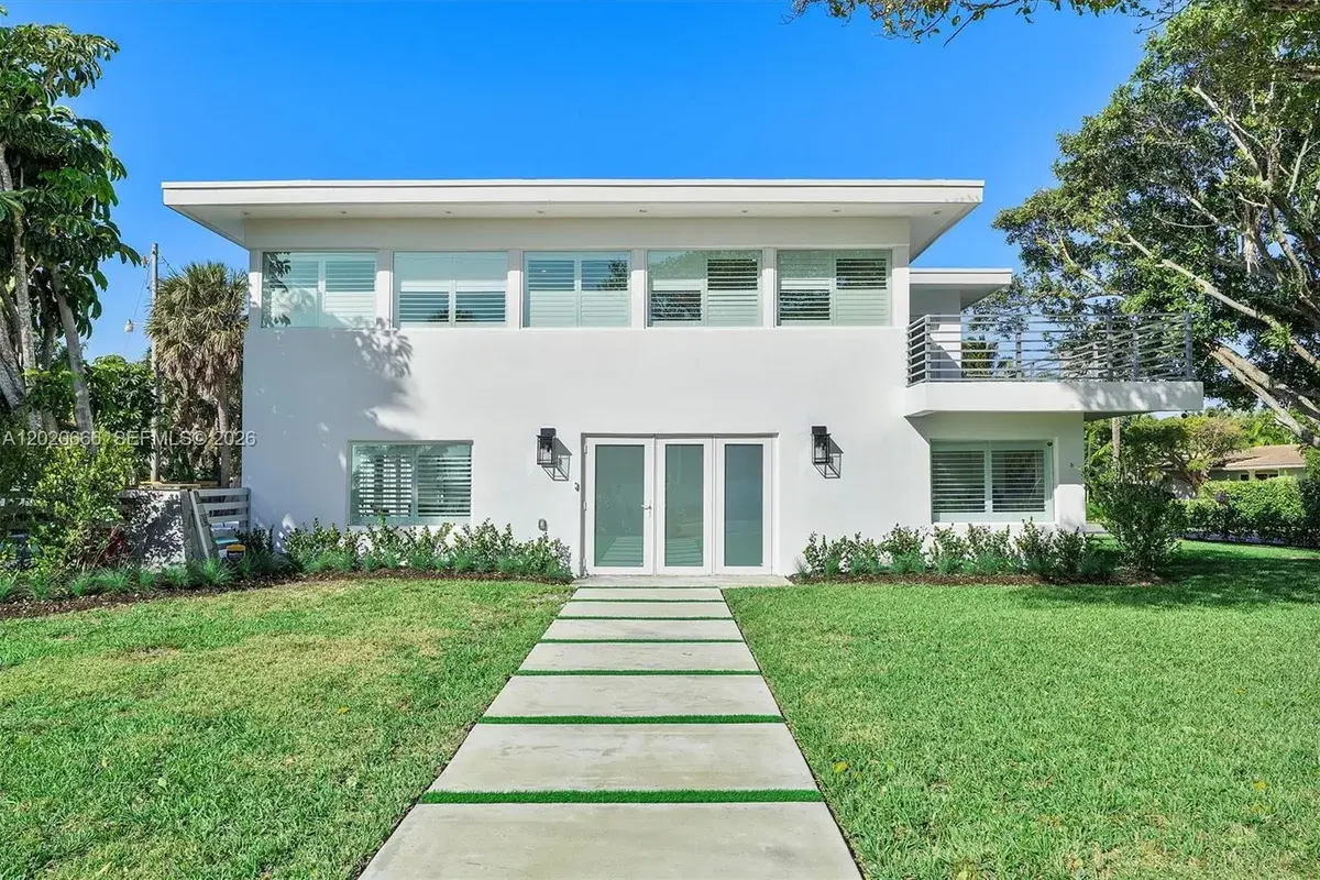 1903 Bay Dr, Pompano Beach FL 33062