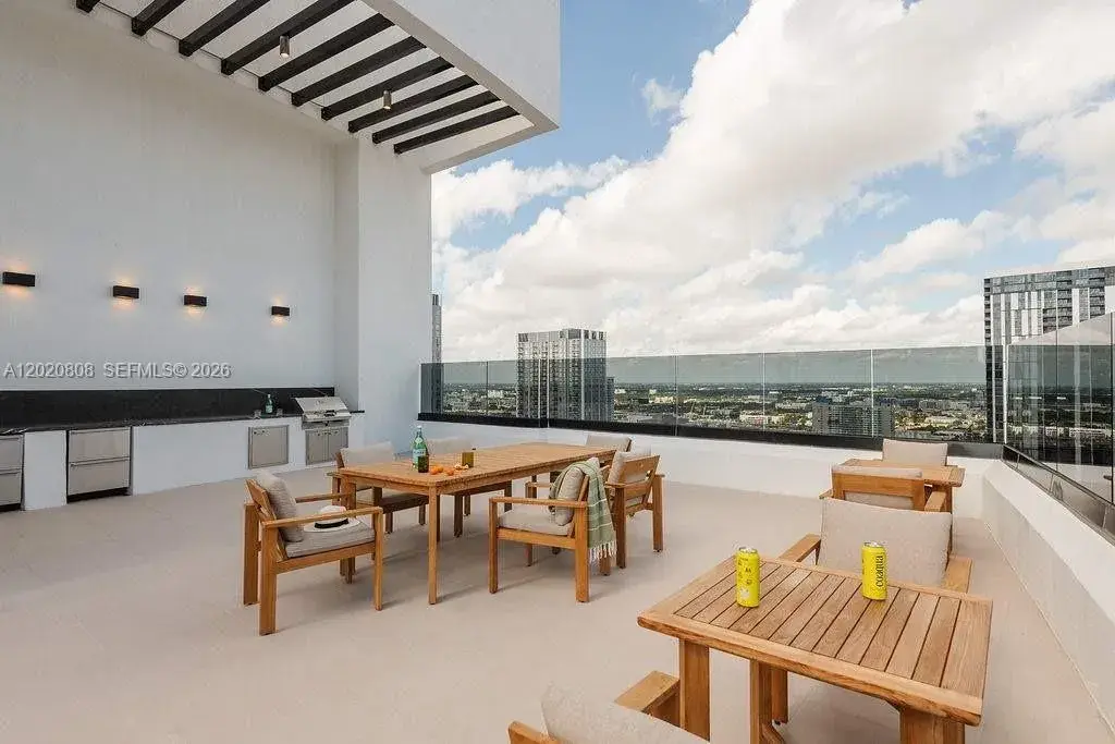 225 N Miami Ave # 2810, Miami FL 33128