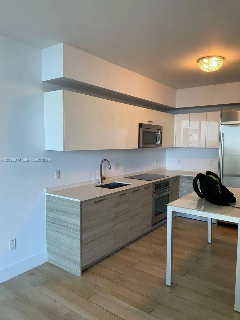 1300 Brickell Bay Dr # 1805, Miami FL 33131