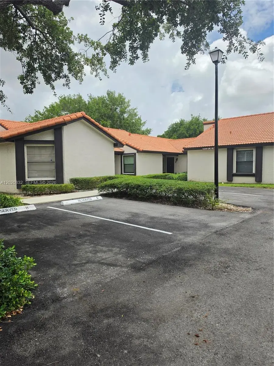 3 bedroom 2 bath Residential for sale at 15240 SW 45th Ter # 54F, Miami FL 33185