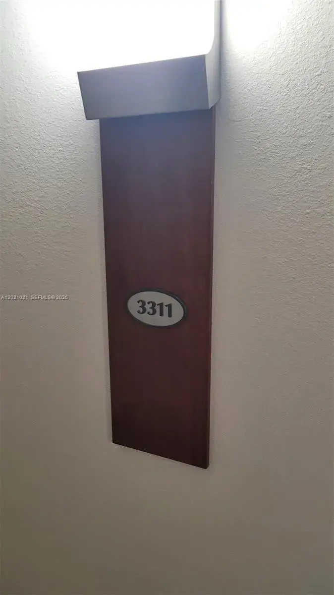 1 bedroom 1 bath Residential for sale at 1750 N Bayshore Dr # 3311, Miami FL 33132