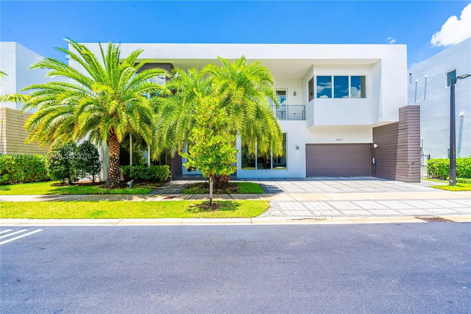 5 bedroom 5 bath Residential for sale at 10267 NW 75th Ter, Doral FL 33178