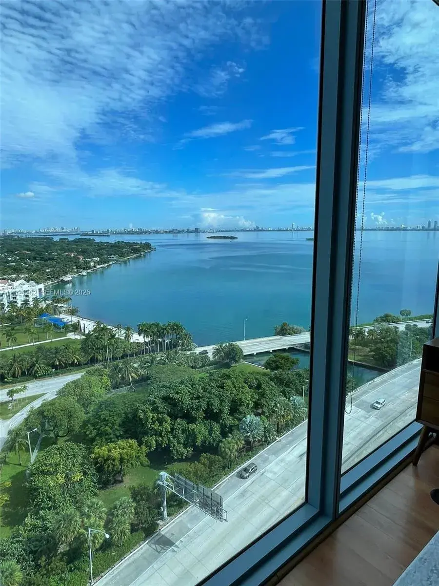 1 bedroom 1 bath Residential Lease for rent at 601 NE 36th St # 1805, Miami FL 33137