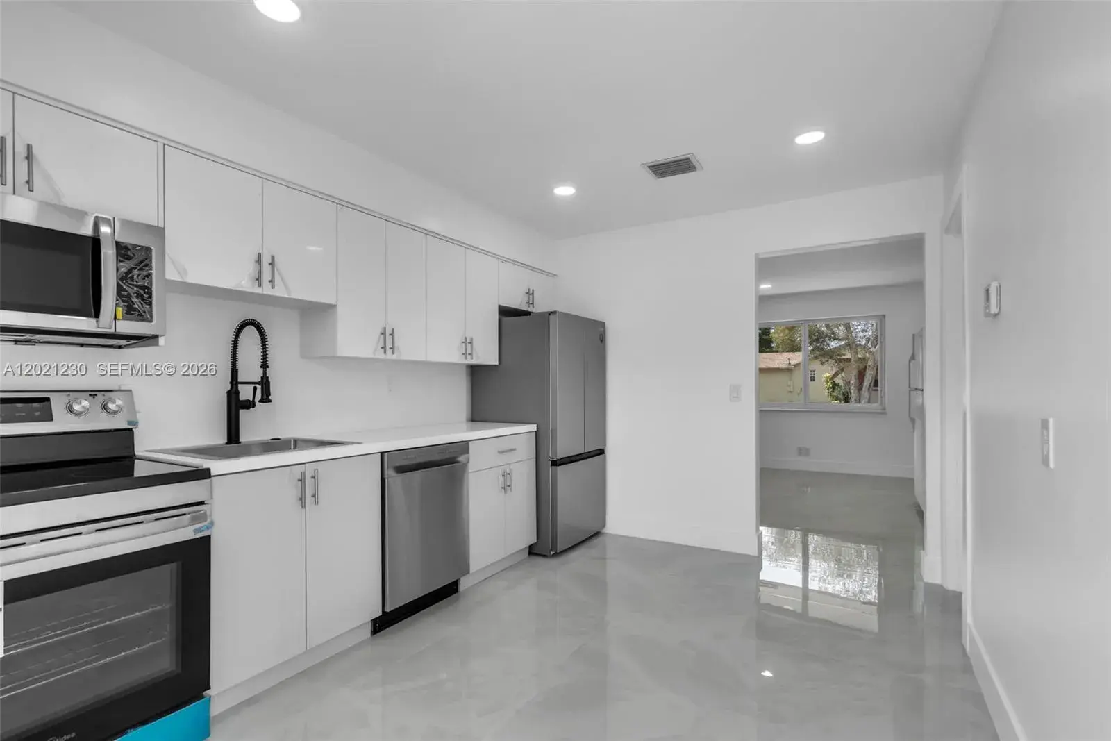 2 bedroom 1 bath Residential Lease for rent at 821 SW 7th Ave # 2, Hallandale Beach FL 33009