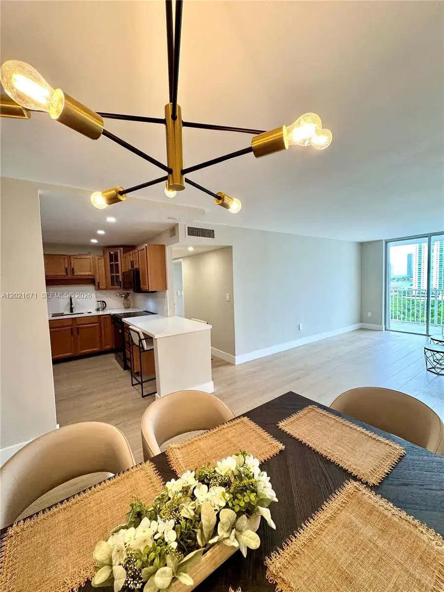 2 bedroom 2 bath Residential for sale at 2851 NE 183rd St # 1607E, Aventura FL 33160