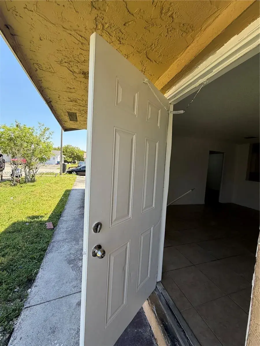 2 bedroom 1 bath Residential Lease for rent at 1491 NW 22nd Ct # 3, Fort Lauderdale FL 33311