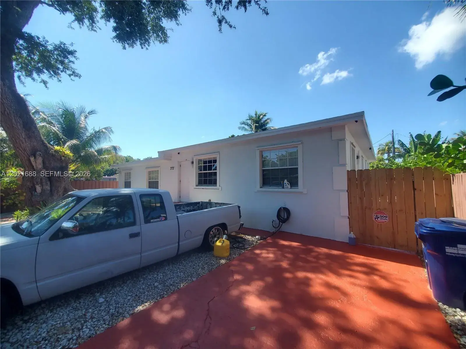 372 NE 162nd St, Miami FL 33162