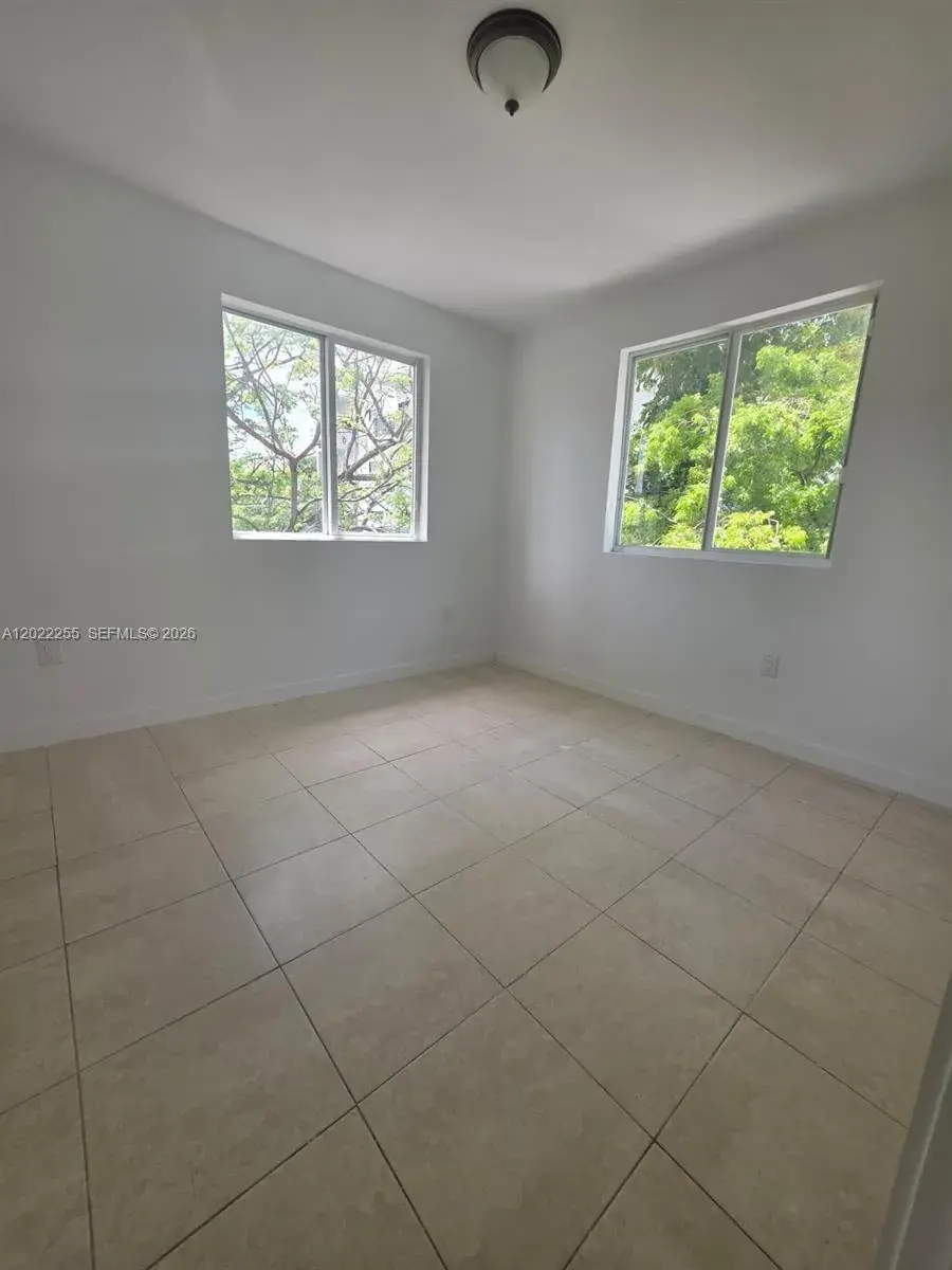 829 SW 3rd St, Miami FL 33130 photo 2