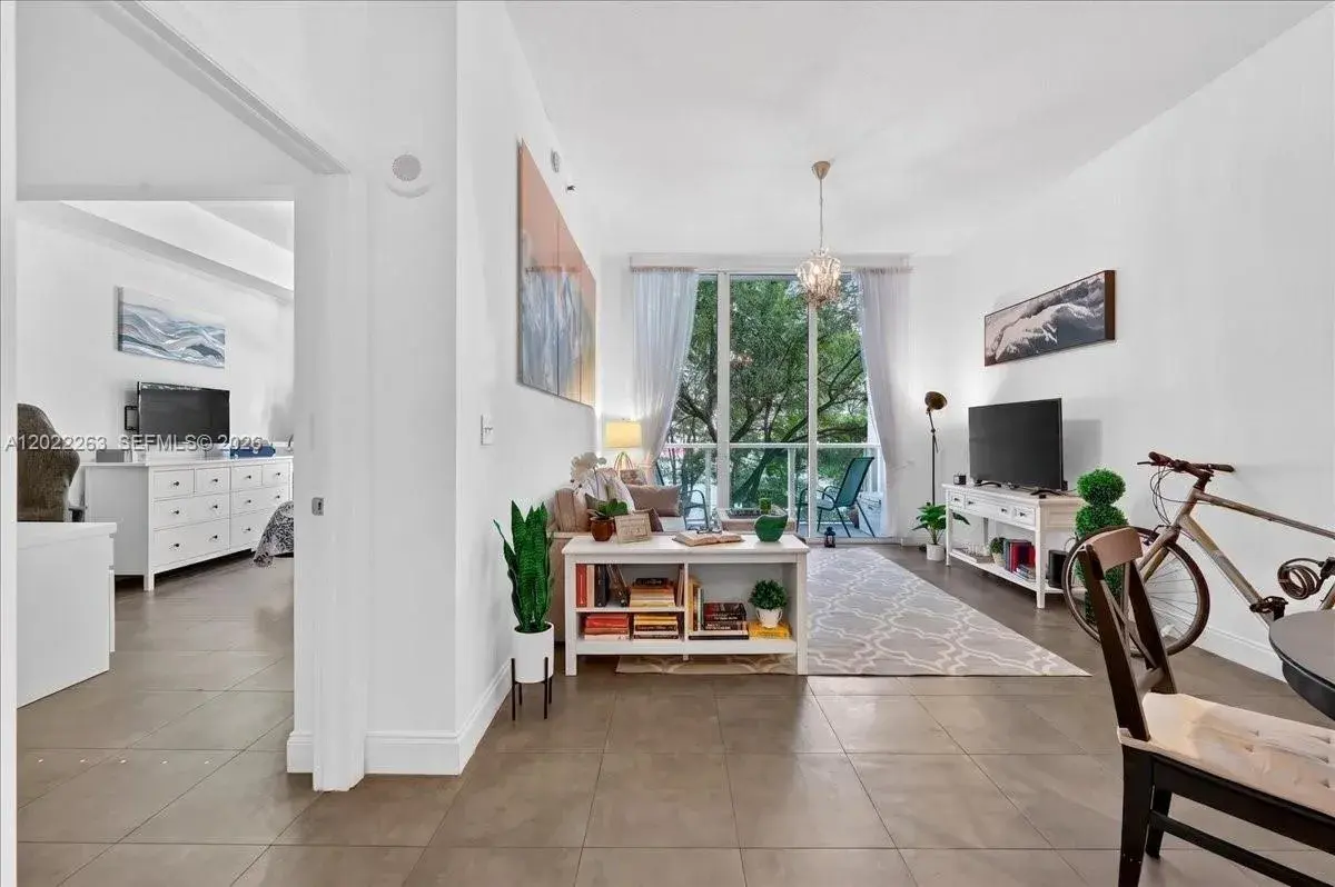 31 SE 5th St # 203, Miami FL 33131