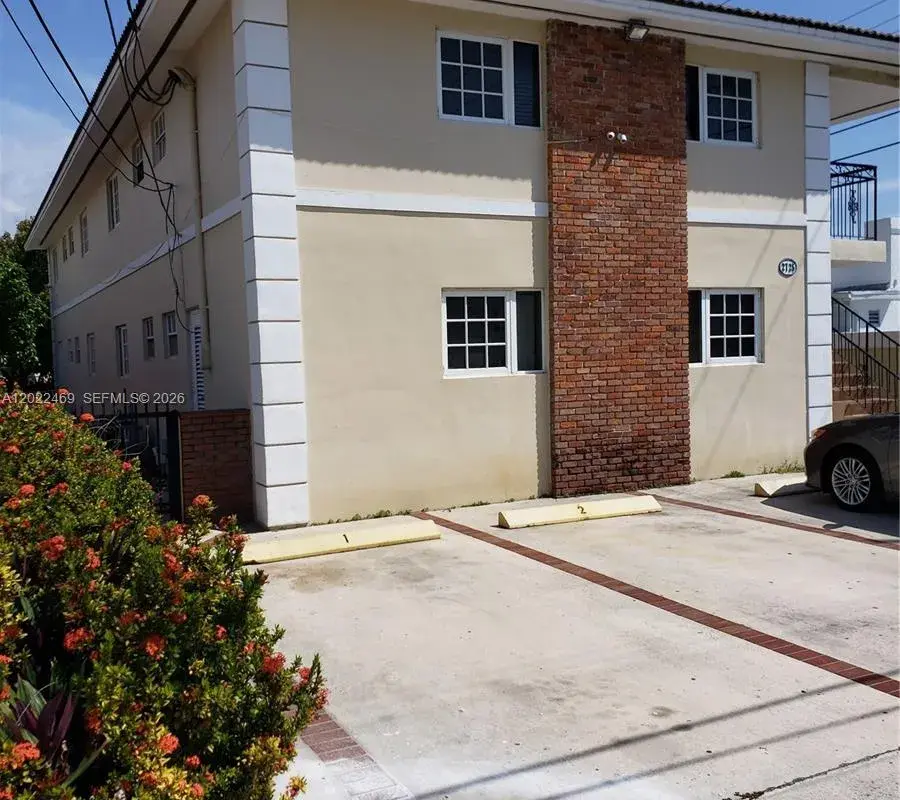 2725 SW 25th St # 1, Miami FL 33133