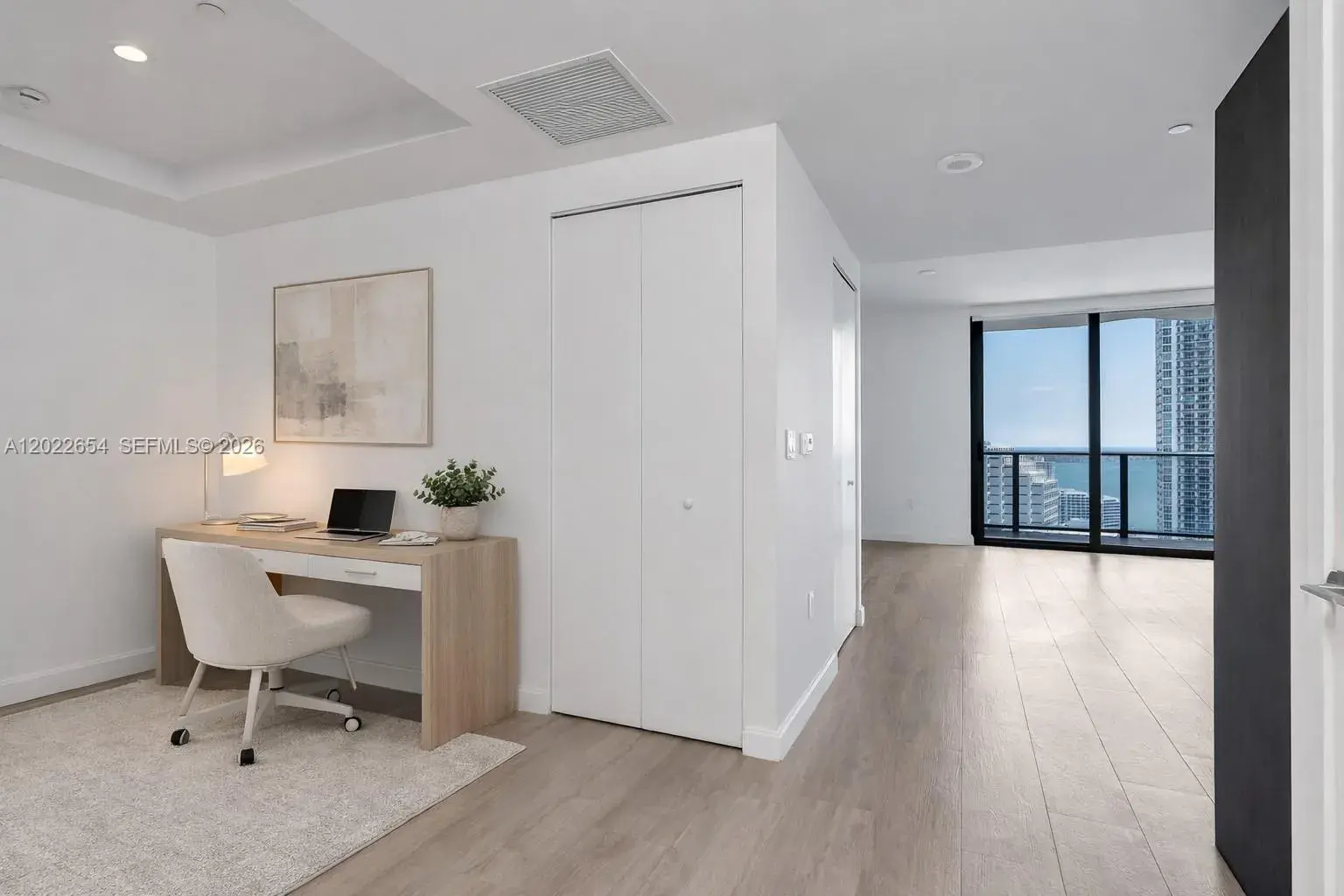 45 SW 9th St # 3502, Miami FL 33130