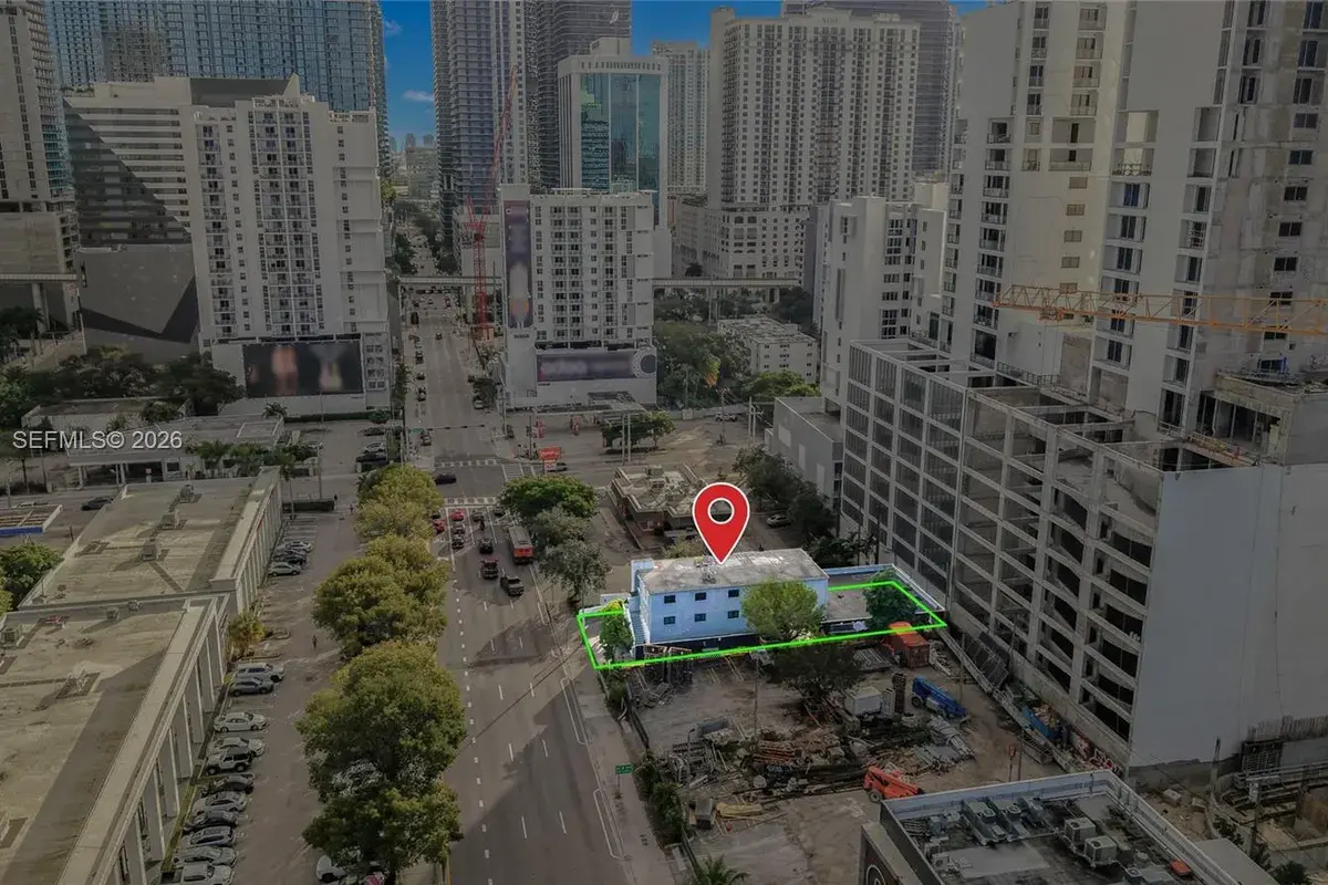 232 SW 8th St, Miami FL 33130