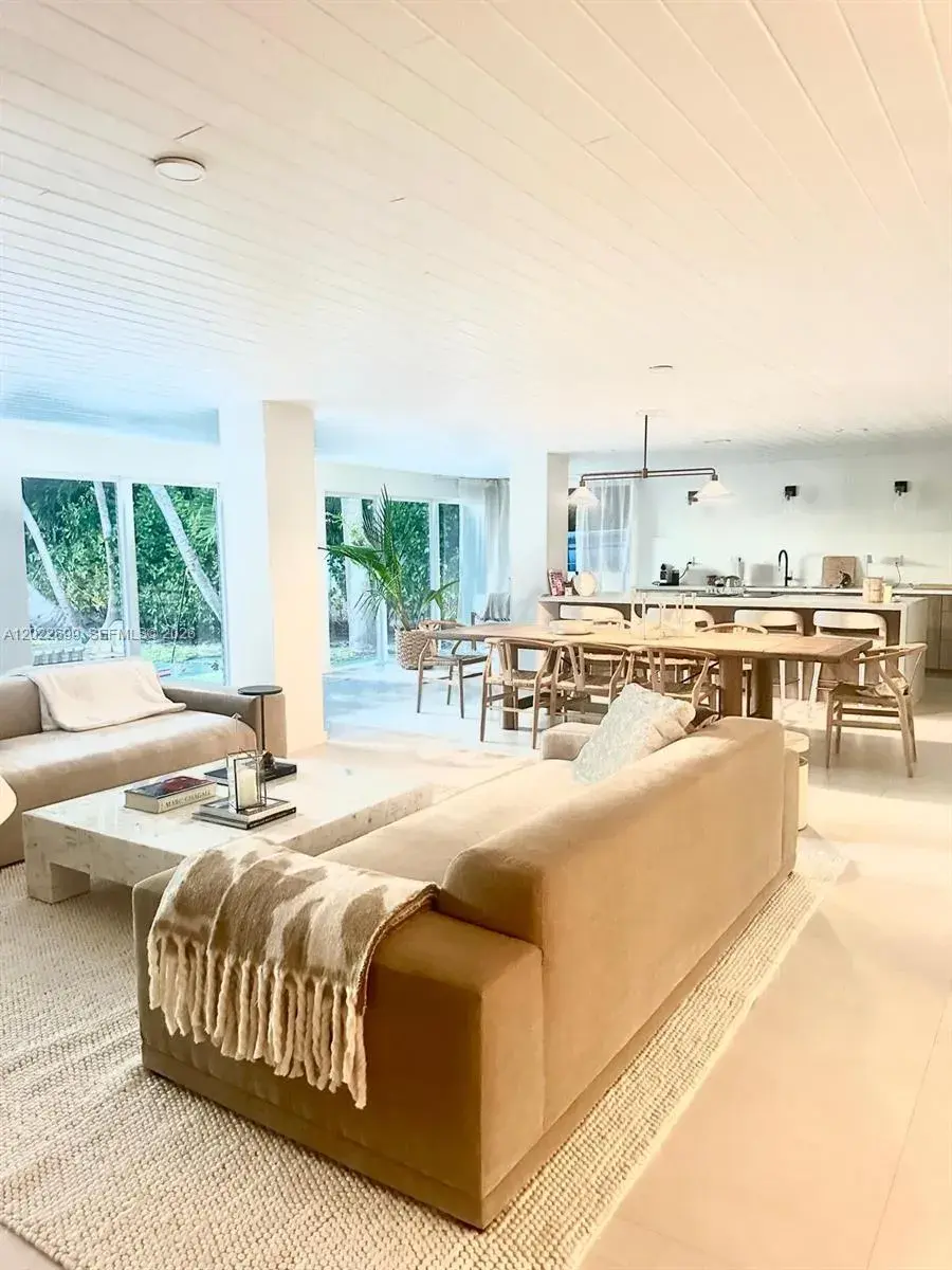 8300 Hawthorne Ave, Miami Beach FL 33141