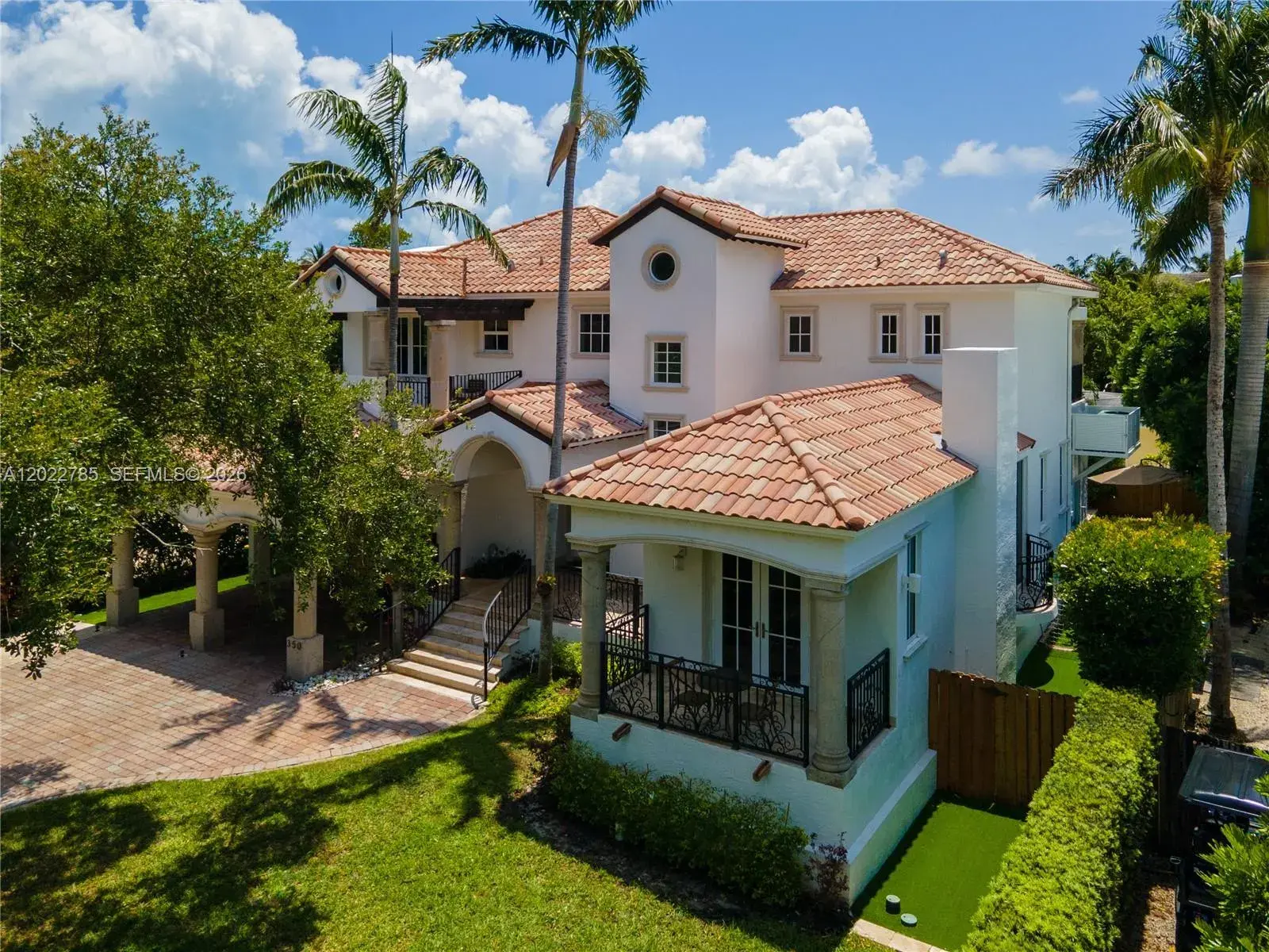 5 bedroom 5 bath for rent at 350 Redwood Ln, Key Biscayne FL 33149