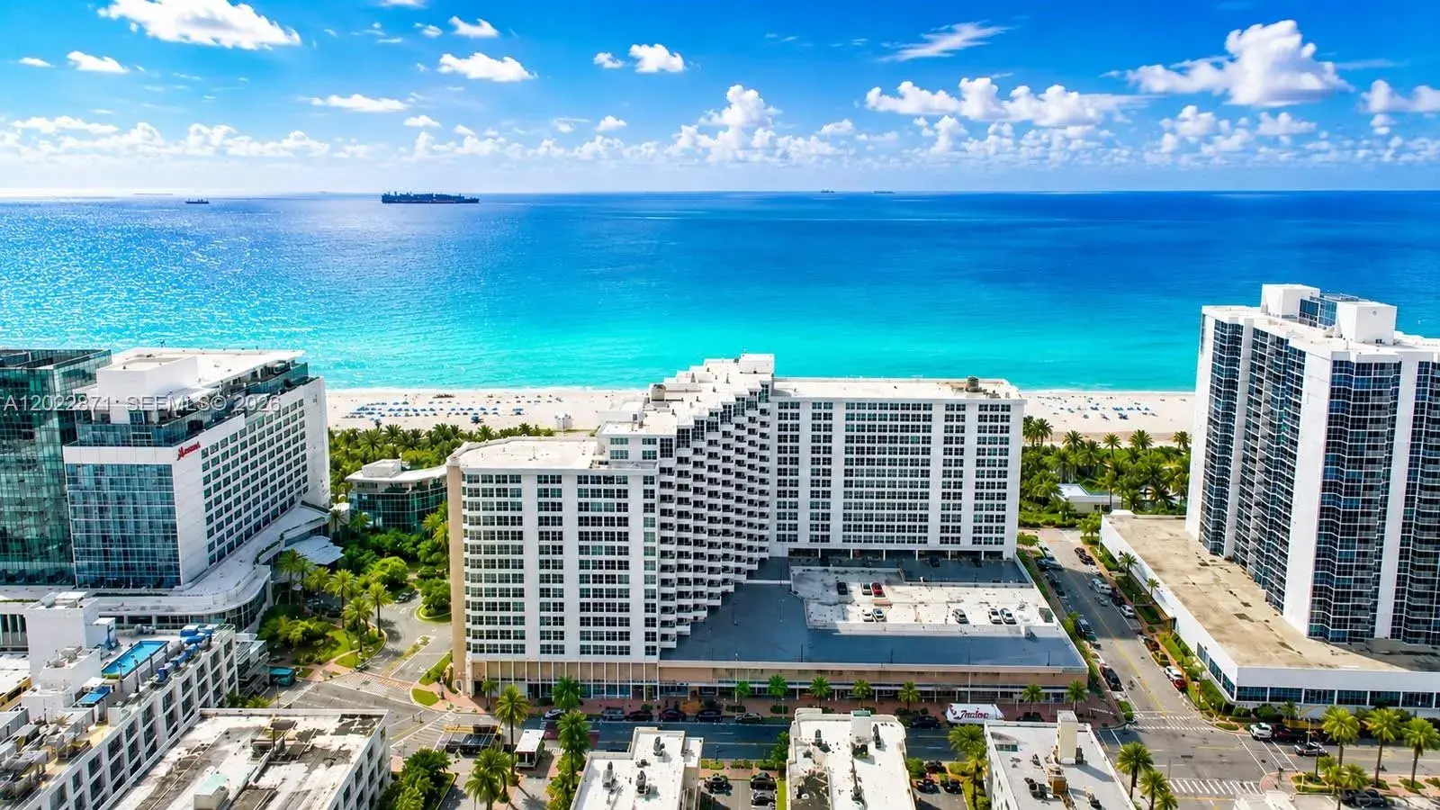1 bedroom 1 bath Residential Lease for rent at 2899 Collins Ave # 1042, Miami Beach FL 33140
