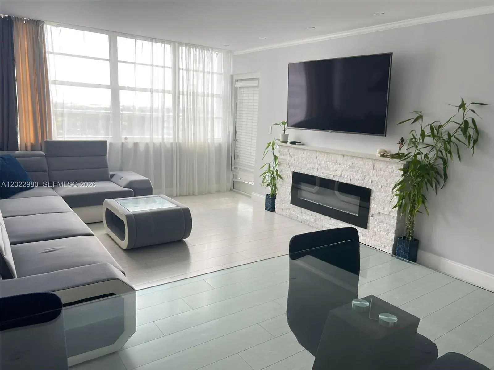 1 bedroom 2 bath Residential for sale at 1301 NE Miami Gardens Dr # 1013W, Miami FL 33179